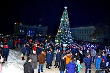 Встреча Нового 2019 года на центральной площади города (фото)